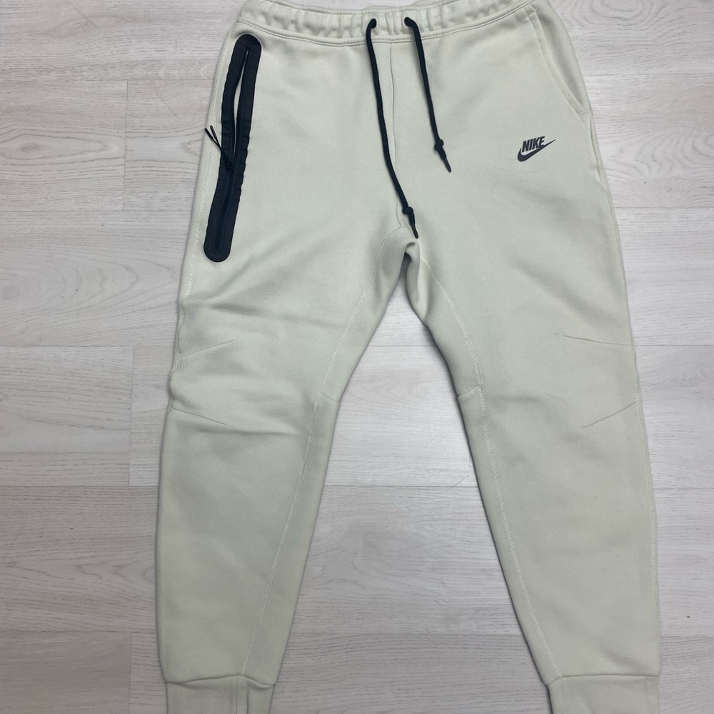Nike Tech Fleece Off-White Sweatpants with Black Details
